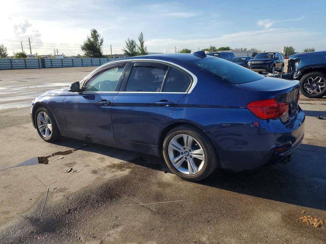 2017 BMW 330 Xi - zdjęcie 2