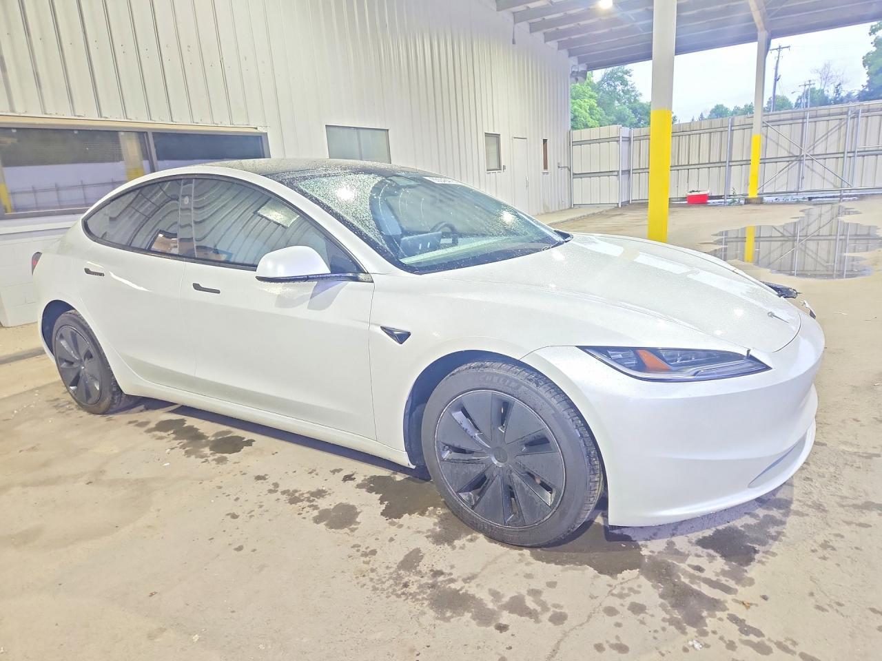 2024 Tesla Model 3 - zdjęcie 4