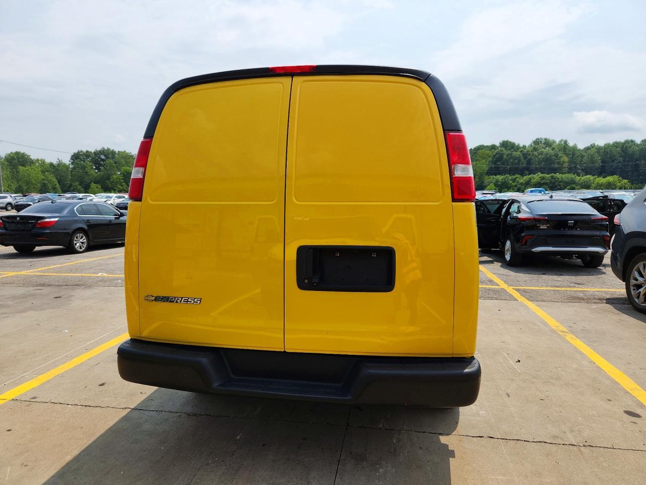 2021 Chevrolet Express G2500 - zdjęcie 6