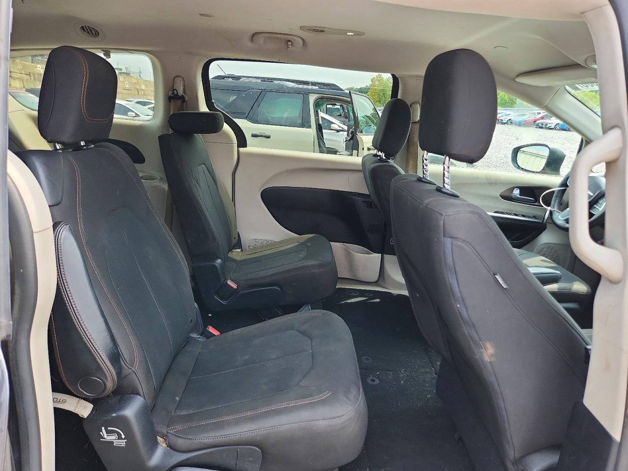 2017 Chrysler Pacifica Lx - zdjęcie 11