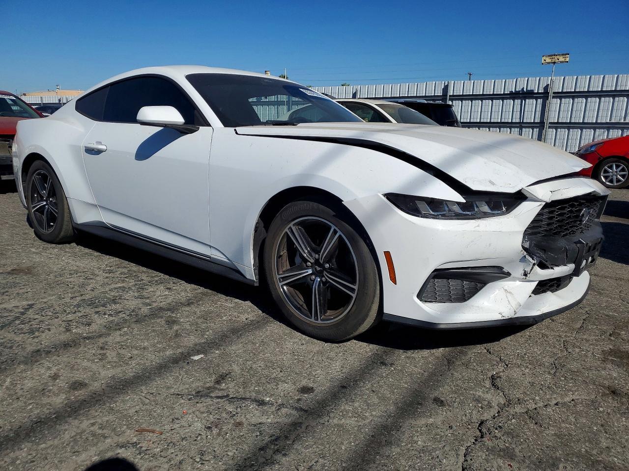 2024 Ford Mustang - zdjęcie 4