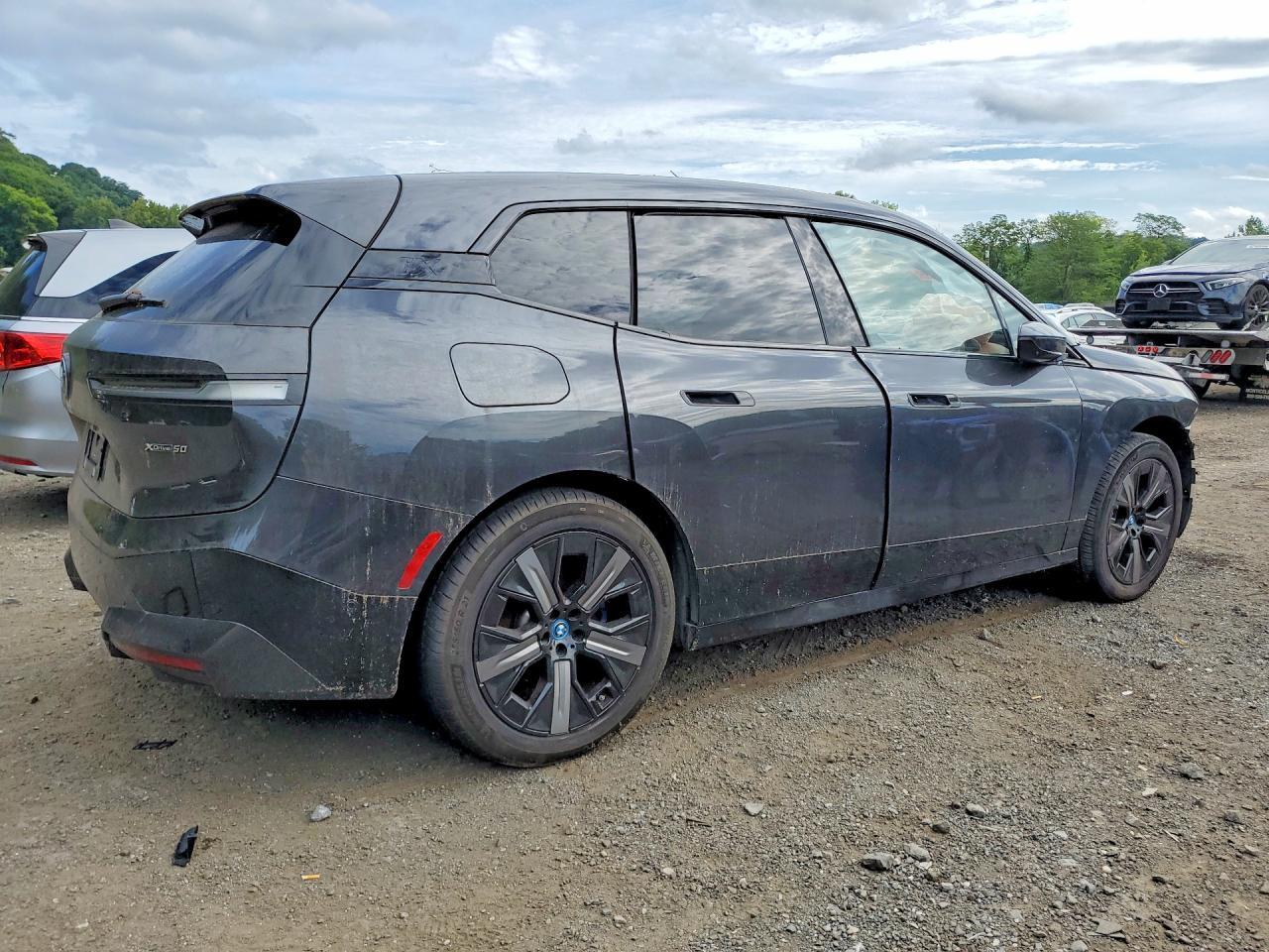 2025 BMW Ix xDrive50 - zdjęcie 3