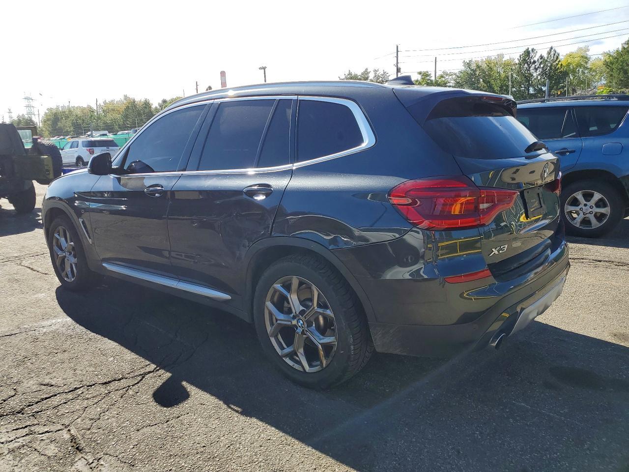 2021 BMW X3 xDrive30I - zdjęcie 2