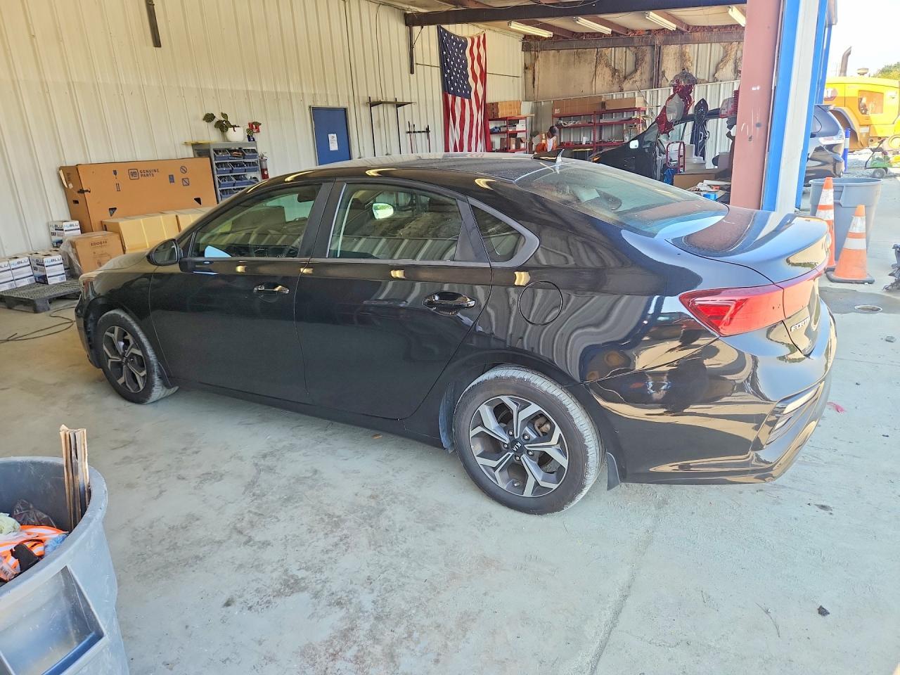 2020 Kia Forte Lxs - zdjęcie 2