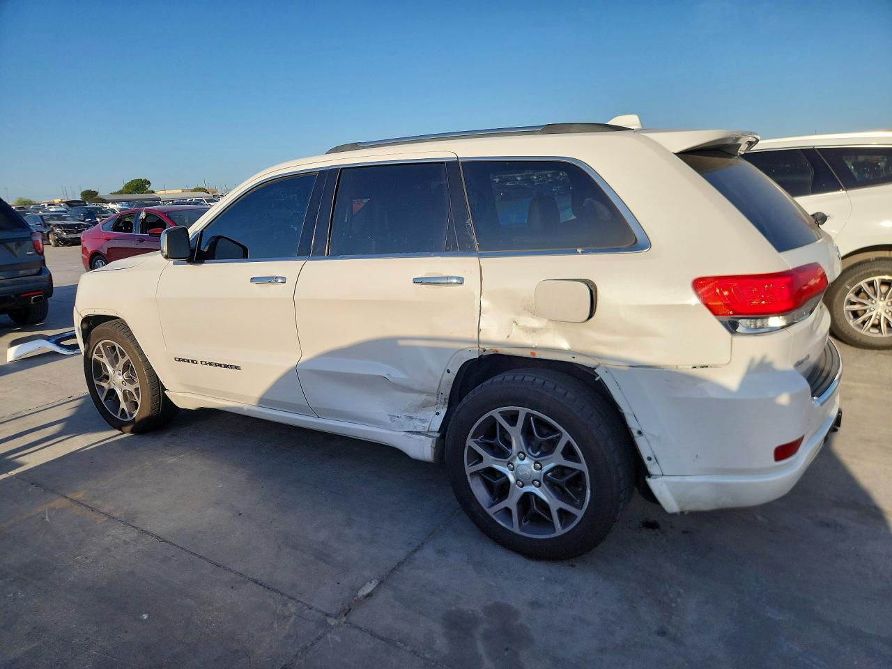 2020 Jeep Grand Cherokee Overland - zdjęcie 2
