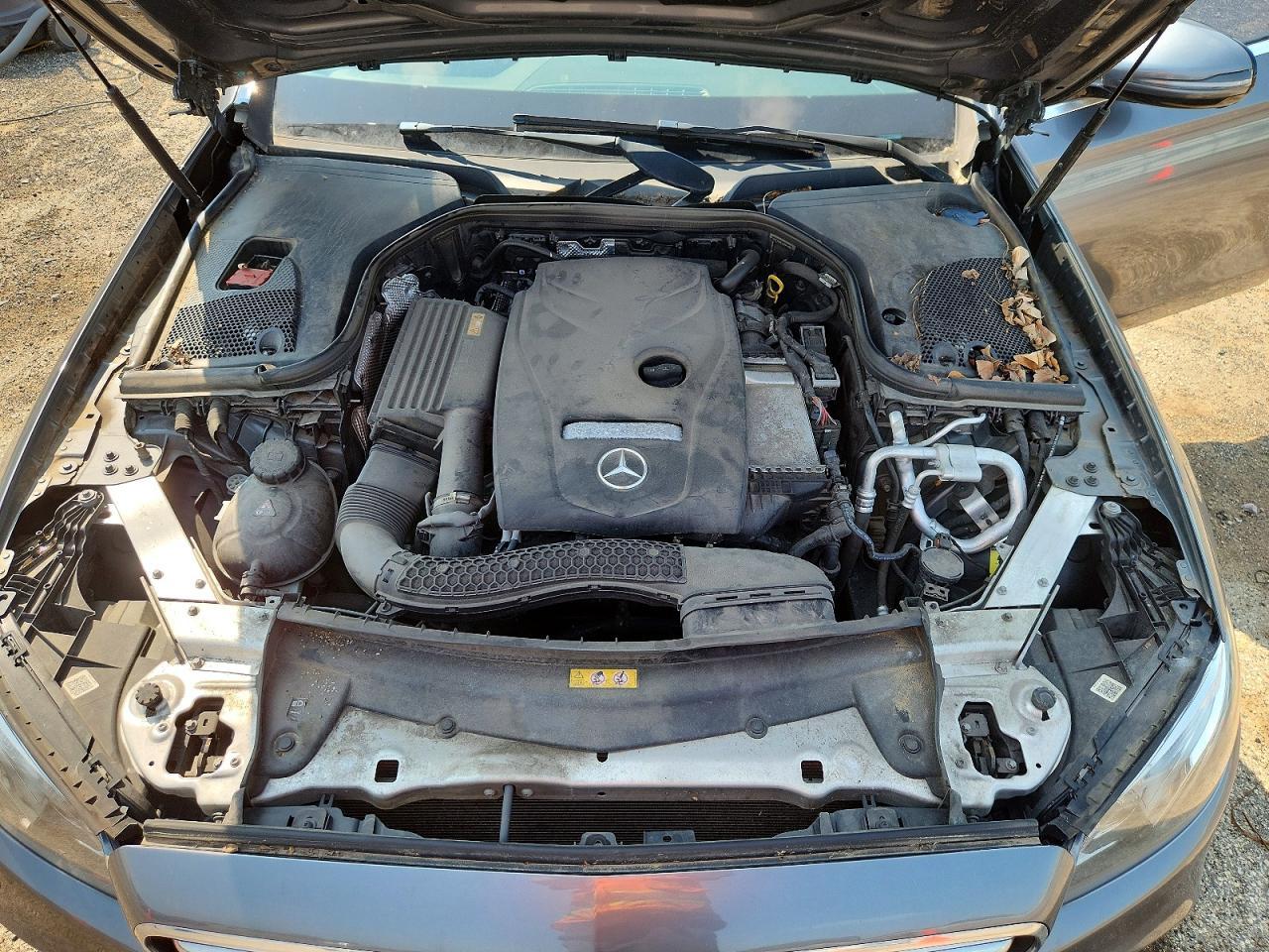 2017 Mercedes-Benz E 300 4Matic - zdjęcie 11