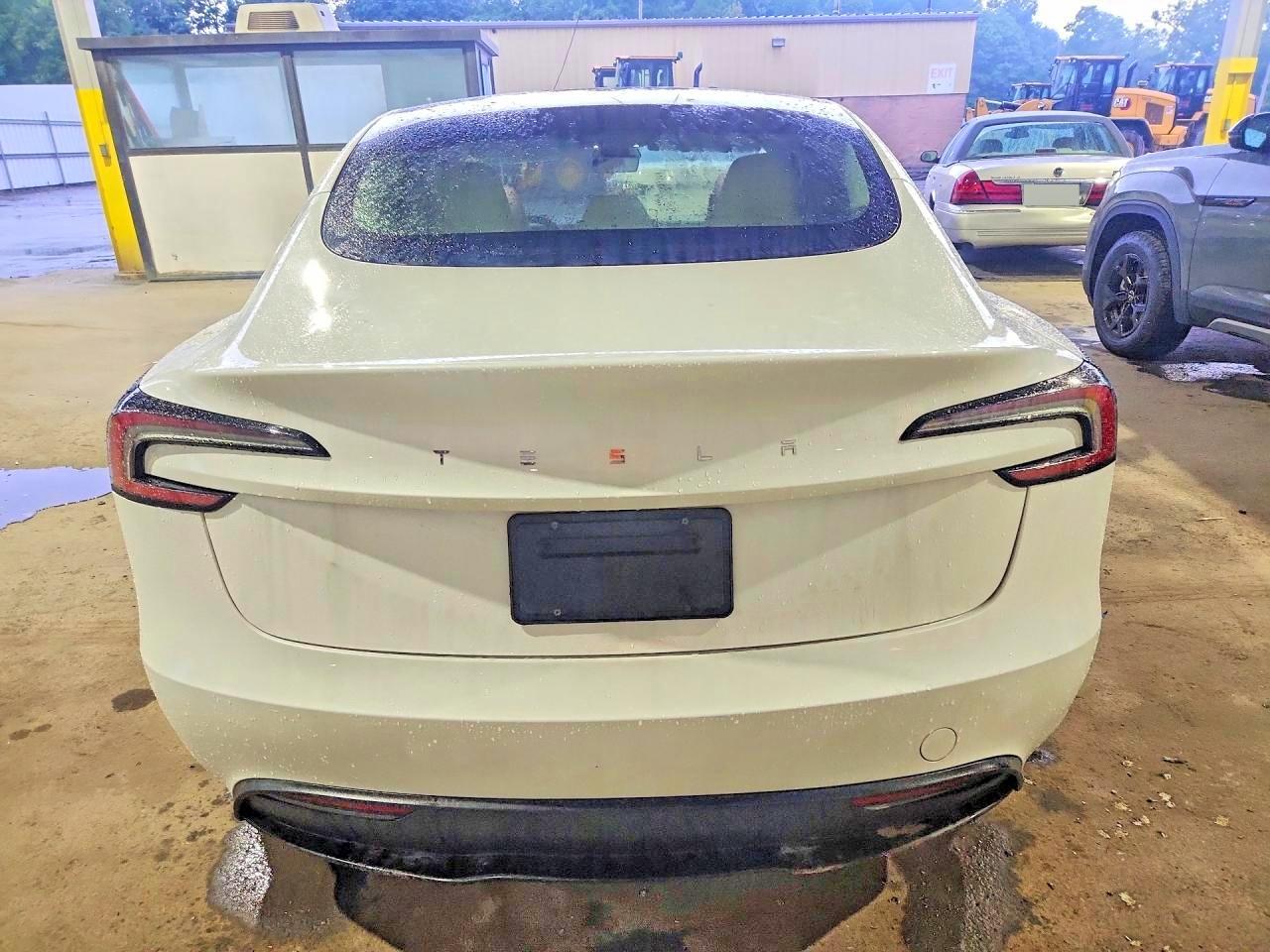 2024 Tesla Model 3 - zdjęcie 6