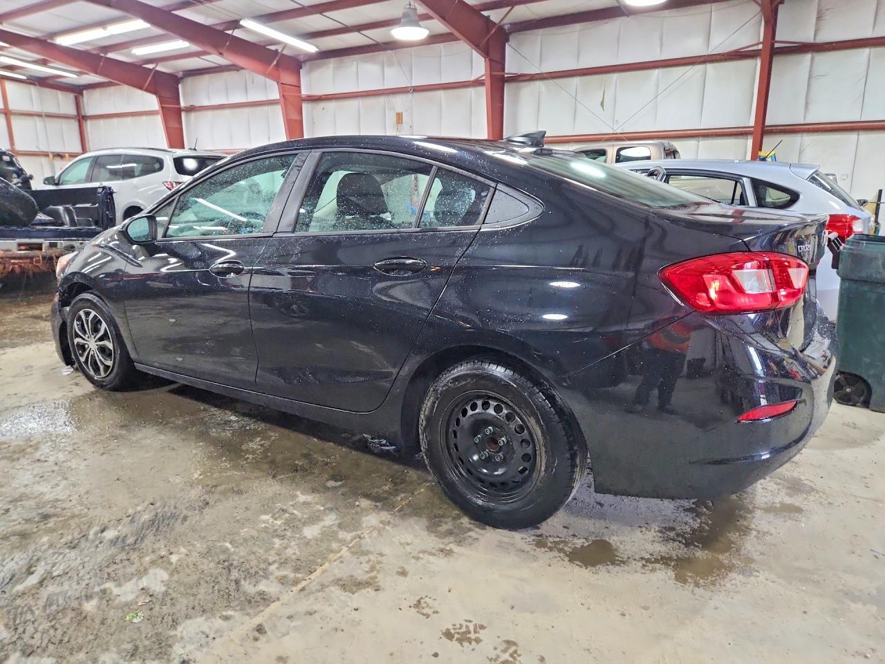 2018 Chevrolet Cruze Ls - zdjęcie 2