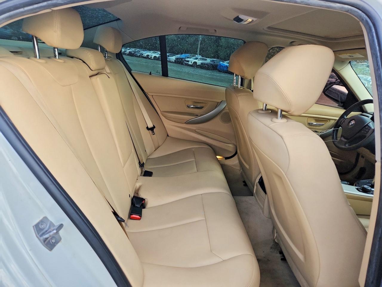 2015 BMW 320 I - zdjęcie 10