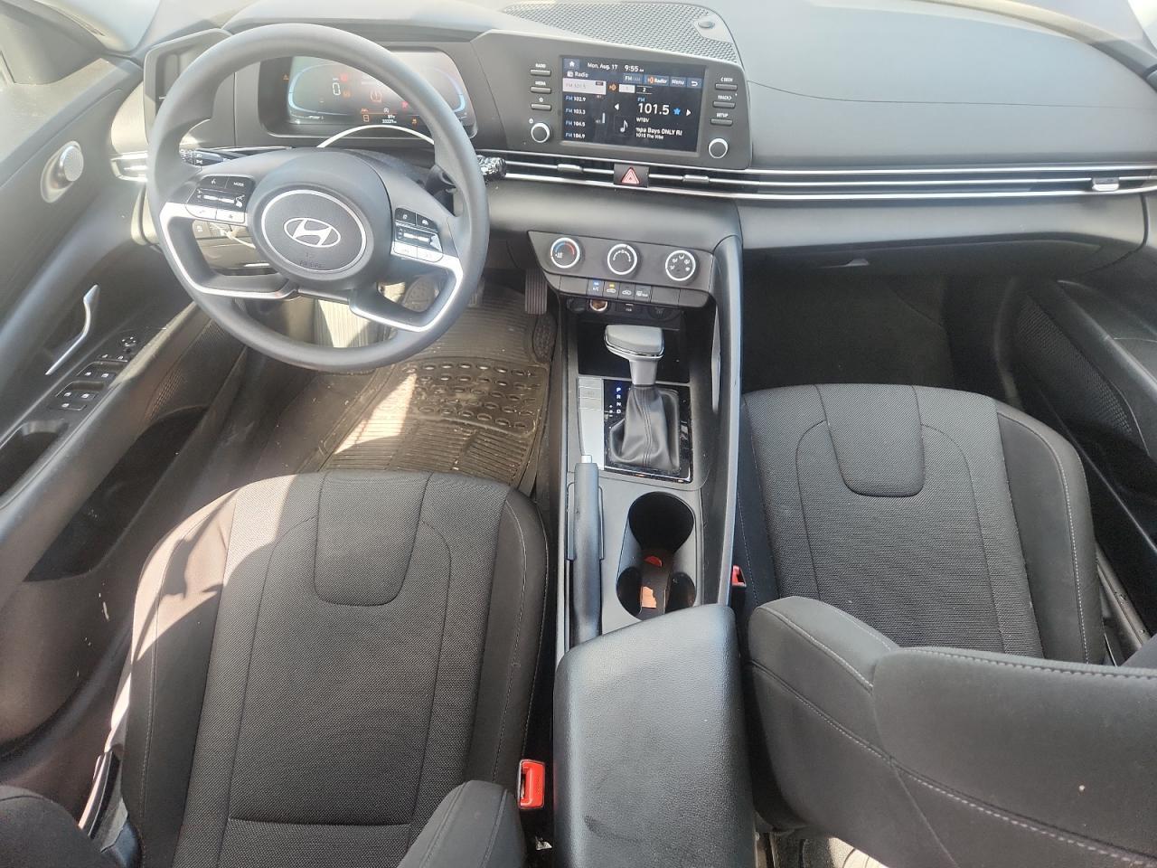 2024 Hyundai Elantra Se - zdjęcie 8