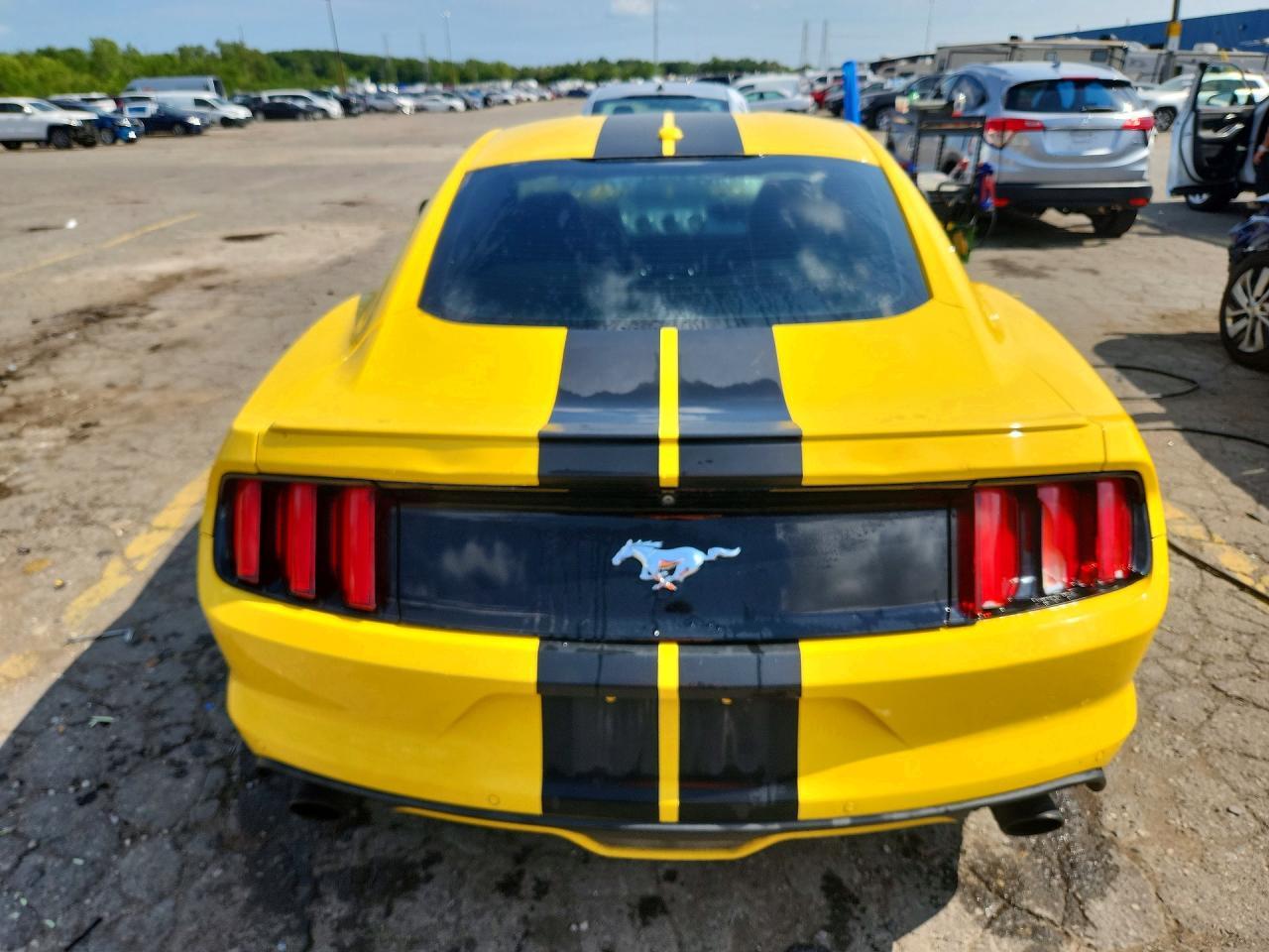 2015 Ford Mustang - zdjęcie 6