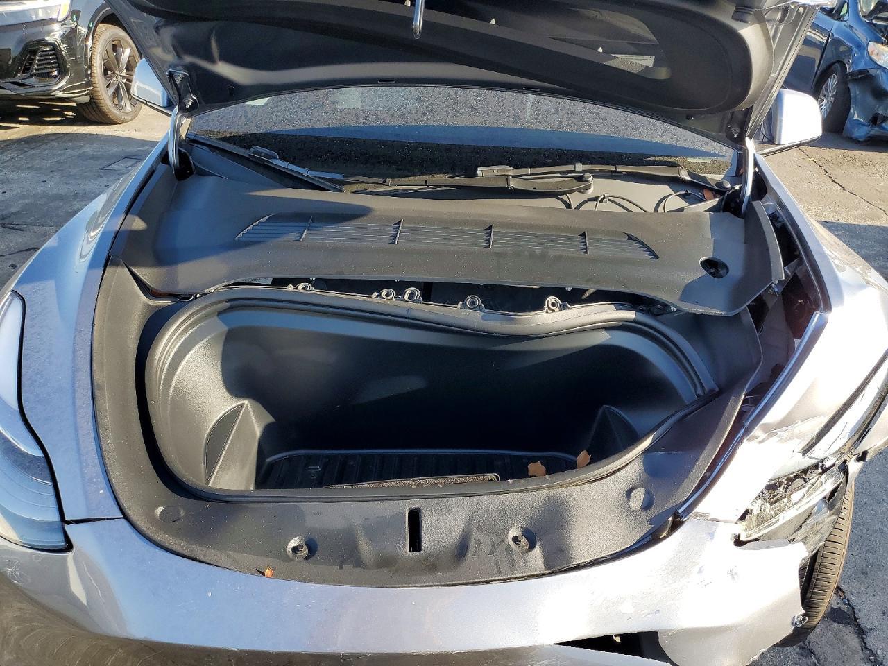 2025 Tesla Model Y - zdjęcie 11