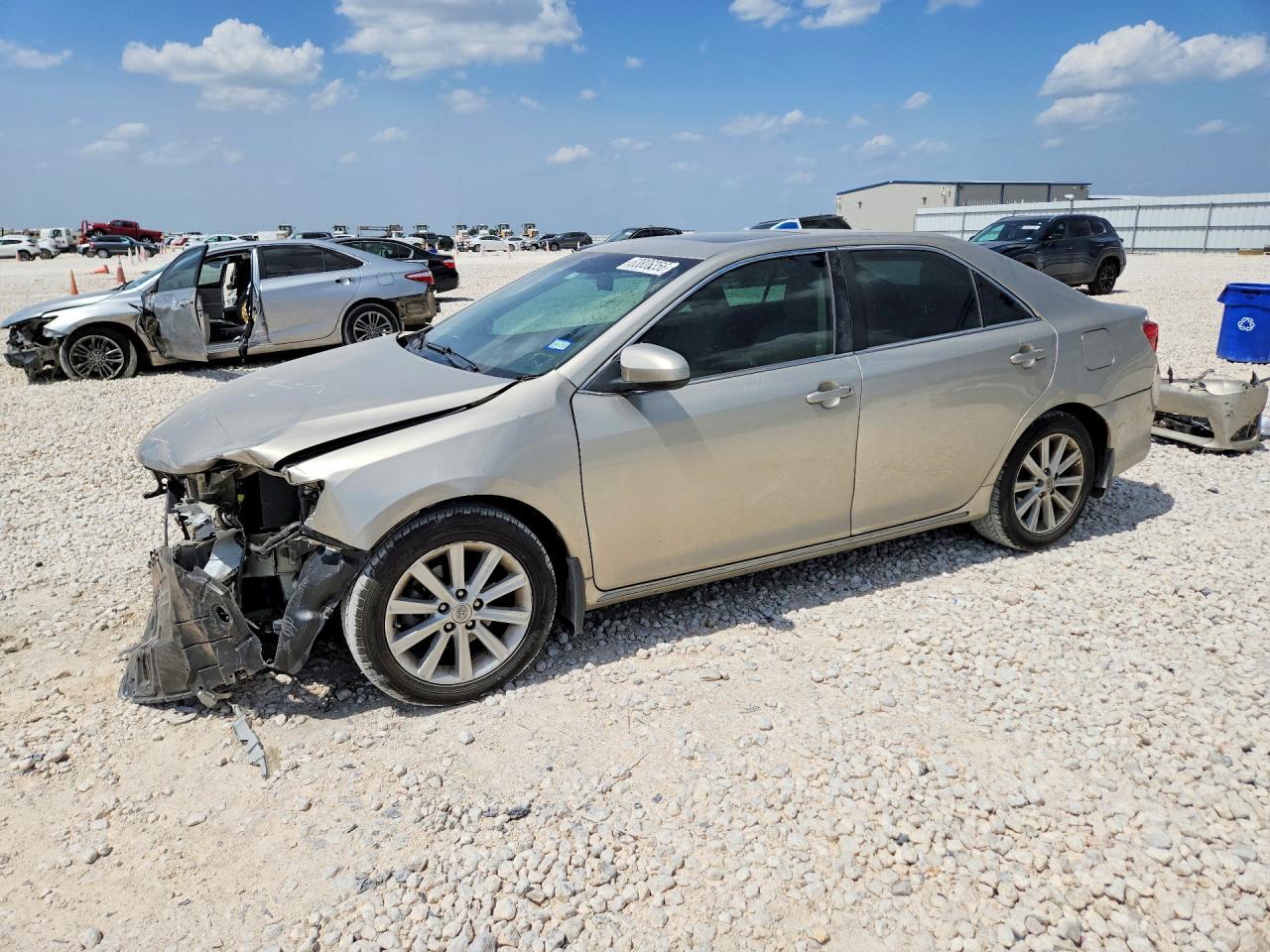 2014 Toyota Camry Xle - zdjęcie główne