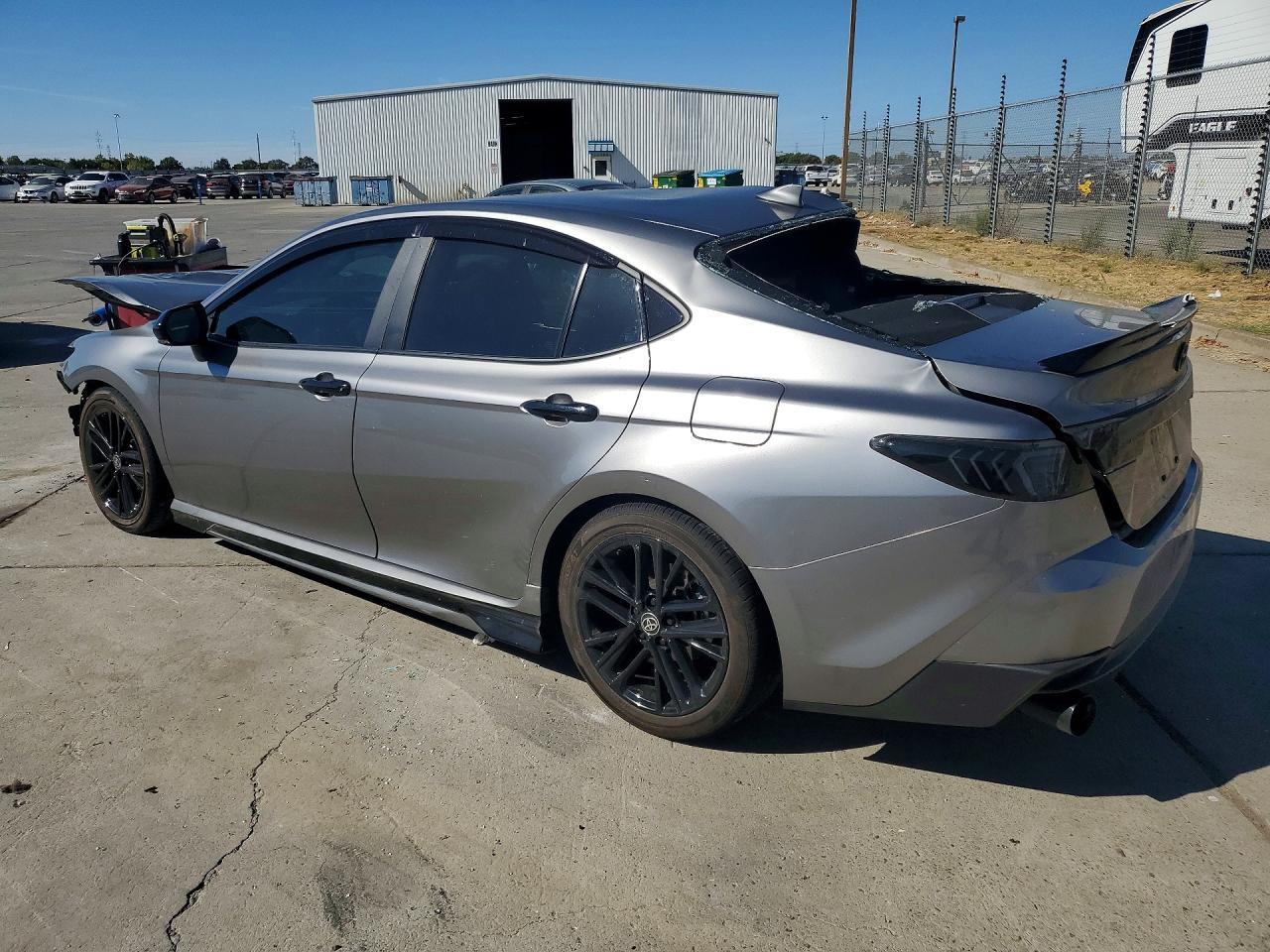 2025 Toyota Camry Se - zdjęcie 2