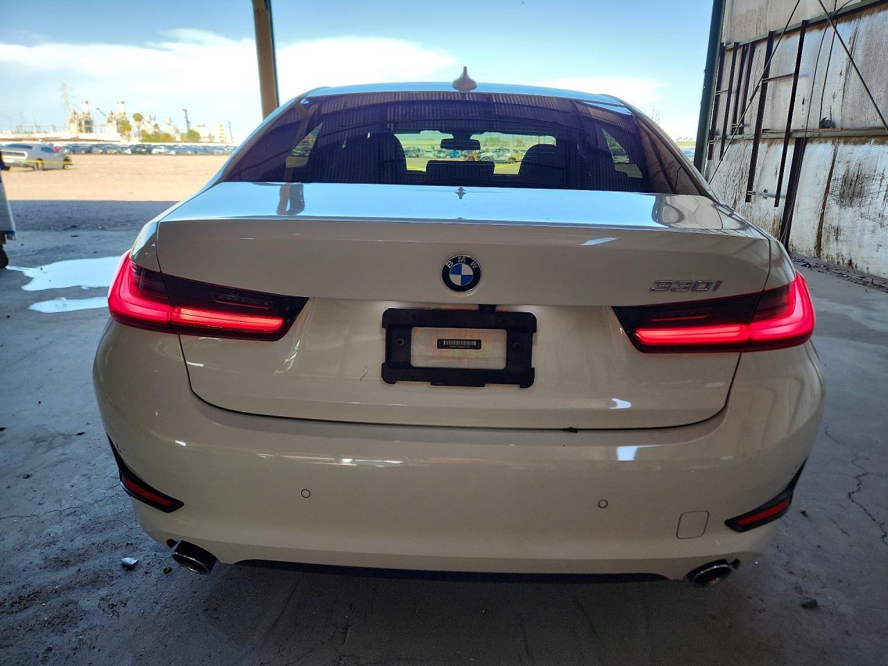 2021 BMW 330I - zdjęcie 6