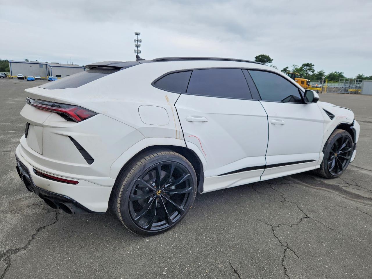 2021 Lamborghini Urus S - zdjęcie 3