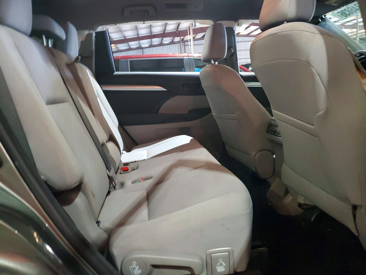 2017 Toyota Highlander Le - zdjęcie 10