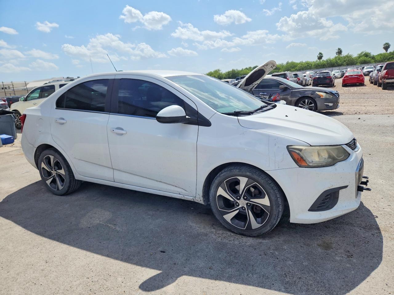 2017 Chevrolet Sonic Premier - zdjęcie 4