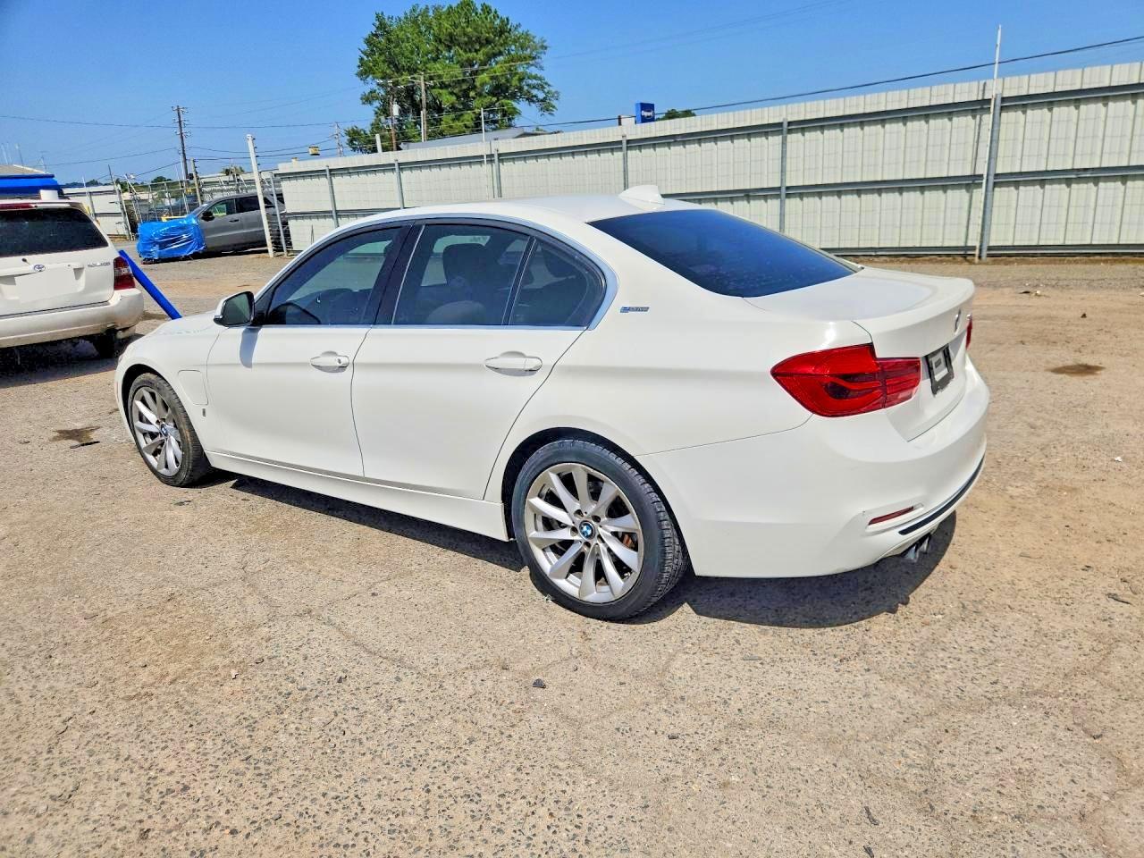 2018 BMW 330E - zdjęcie 2
