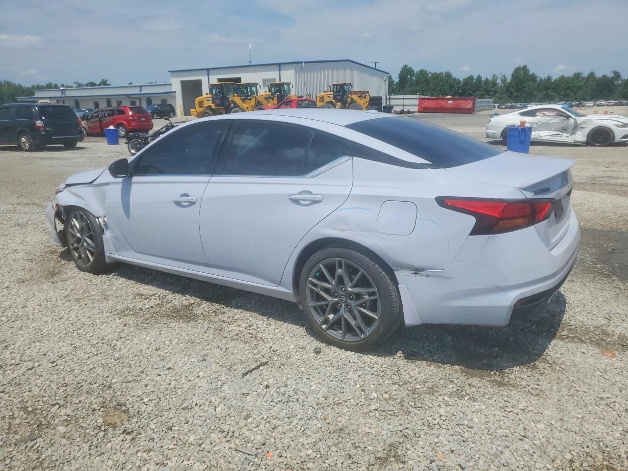 2024 Nissan Altima Sr - zdjęcie 2
