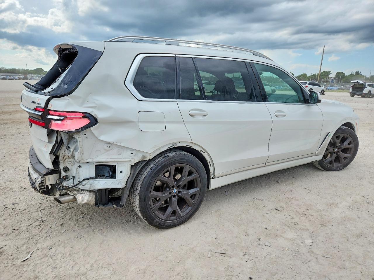 2024 BMW X7 xDrive40I - zdjęcie 3