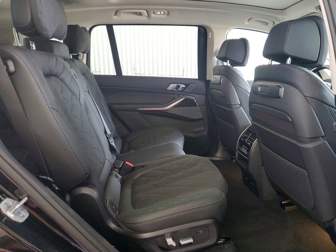 2027 BMW X7 xDrive40I - zdjęcie 11