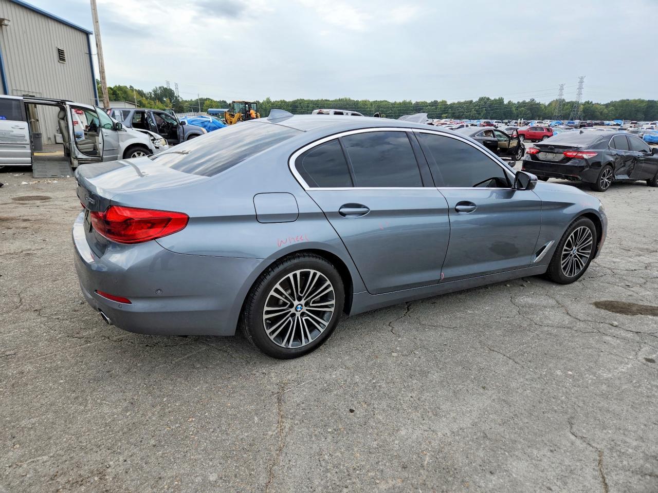 2019 BMW 530 I - zdjęcie 3
