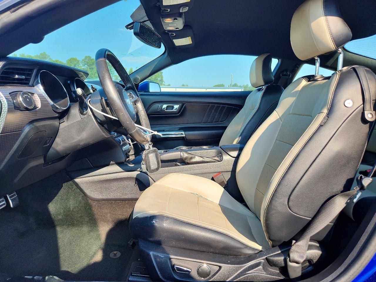 2015 Ford Mustang - zdjęcie 7