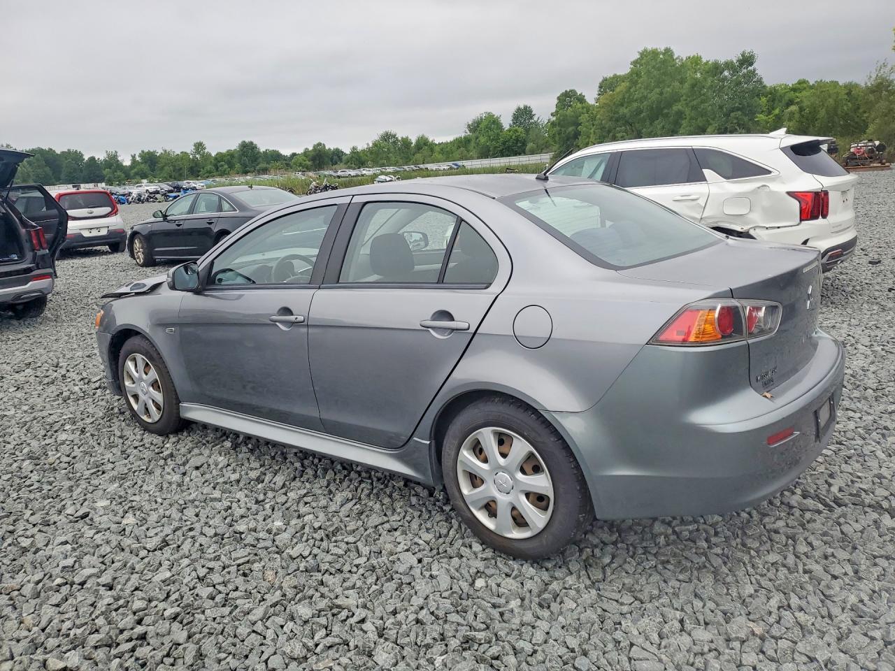 2015 Mitsubishi Lancer Es - zdjęcie 2