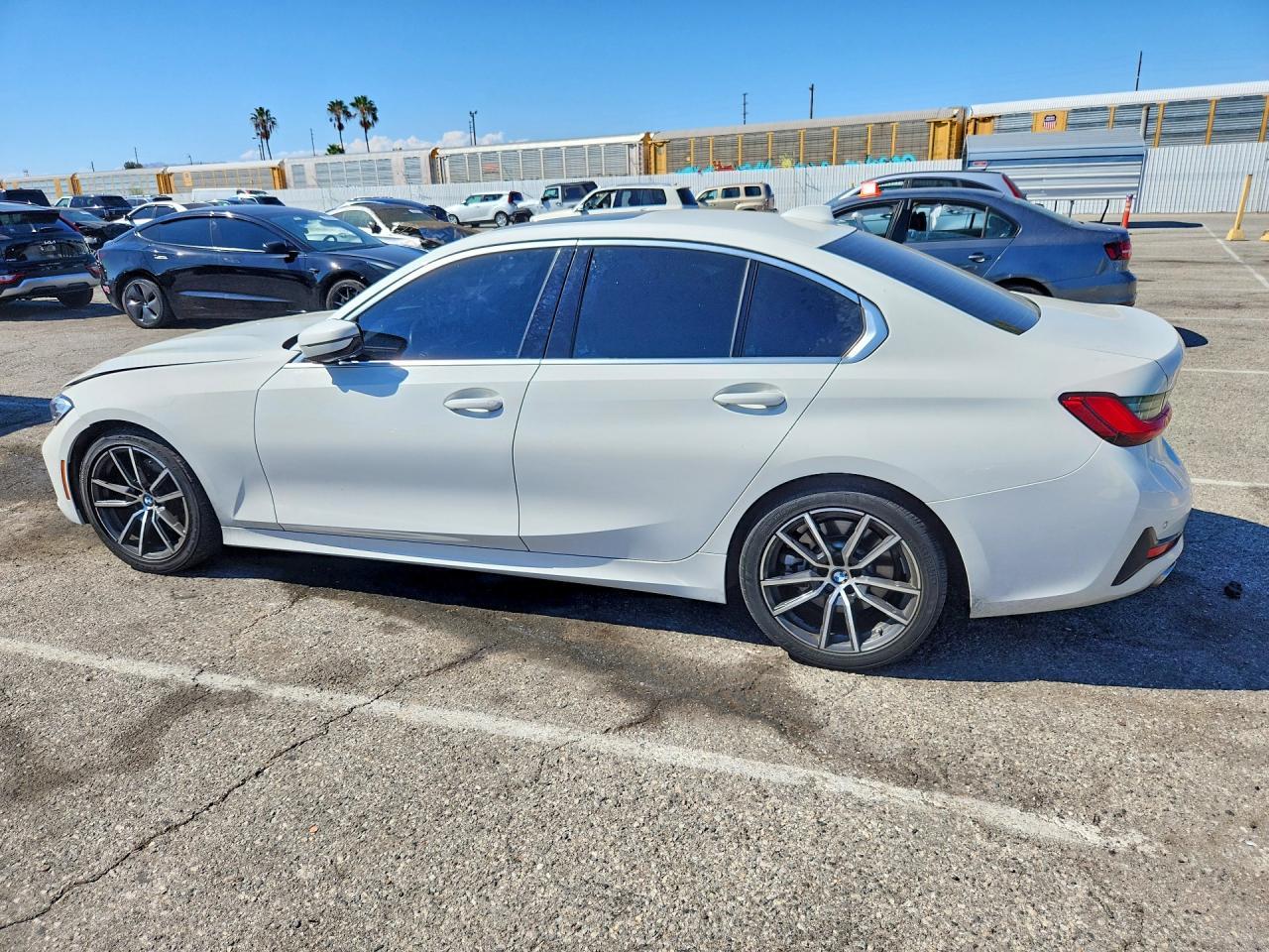2021 BMW 330I - zdjęcie 2