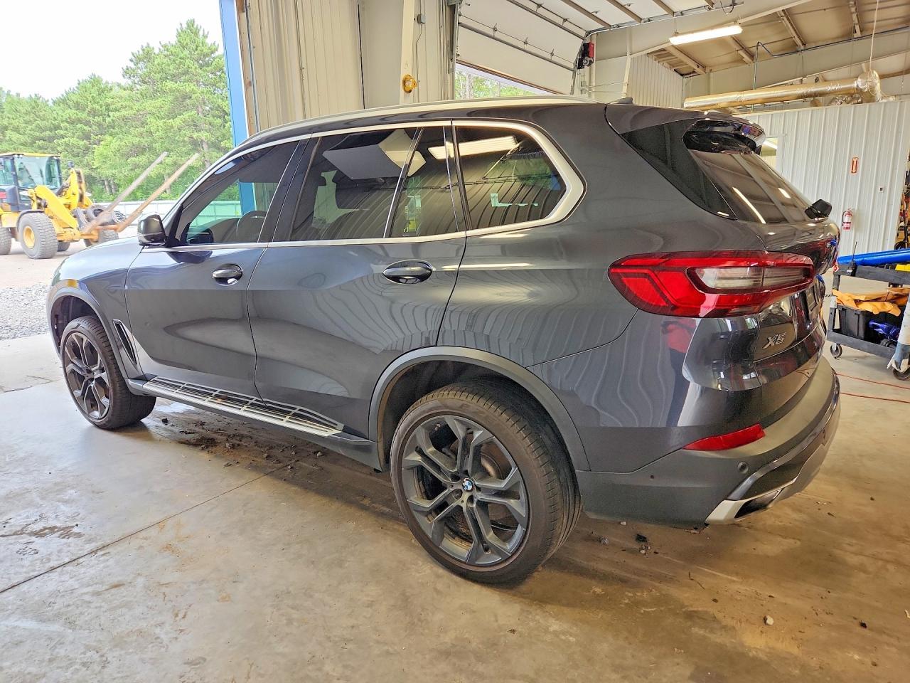 2019 BMW X5 xDrive50I - zdjęcie 2