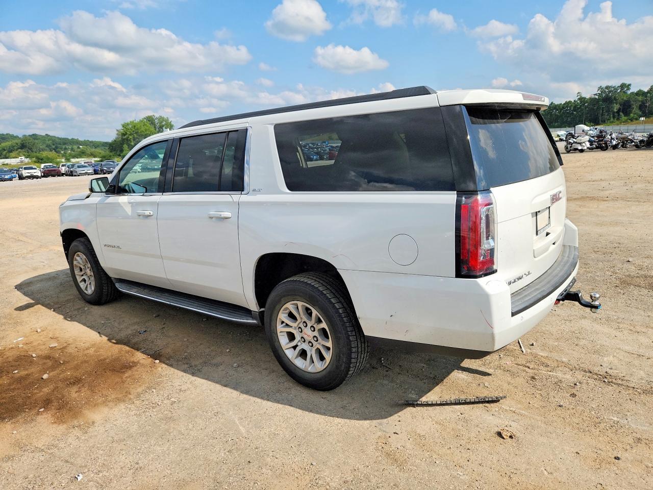 2016 GMC Yukon Xl C1500 Slt - zdjęcie 2