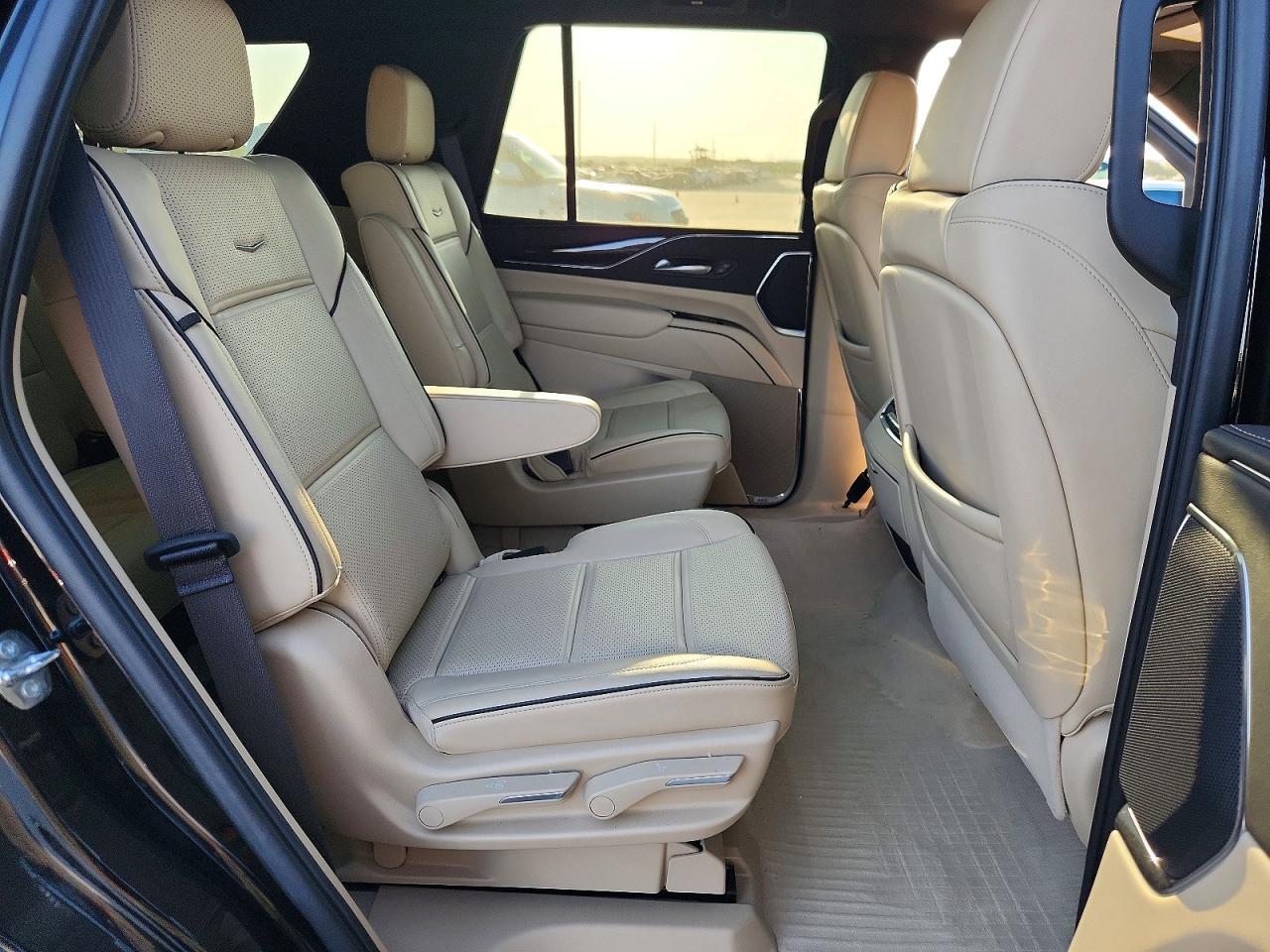 2024 Cadillac Escalade Premium Luxury - zdjęcie 11