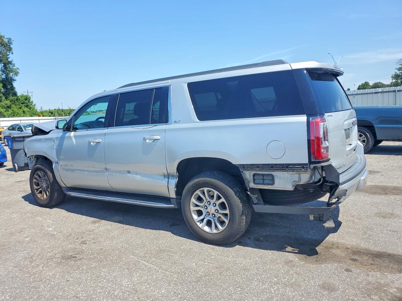 2019 GMC Yukon Xl C1500 Slt - zdjęcie 2