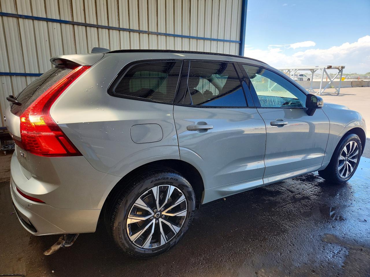 2025 Volvo Xc60 Core - zdjęcie 3