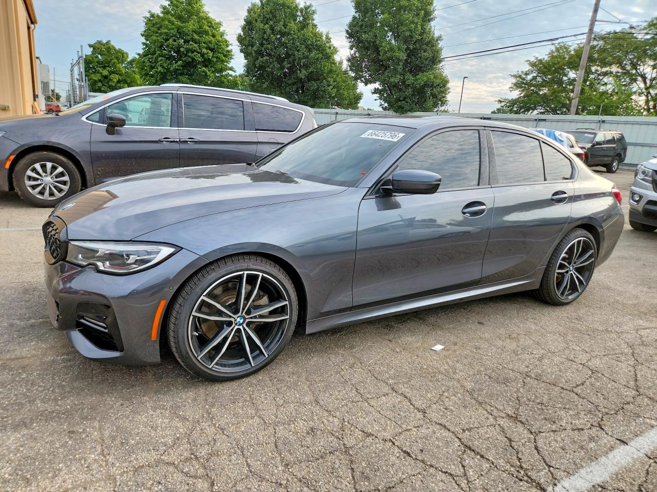 2019 BMW Seria 3 330i - zdjęcie główne