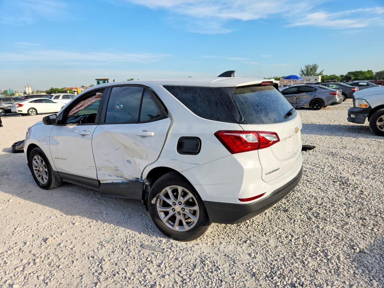 2020 Chevrolet Equinox Ls - zdjęcie 2
