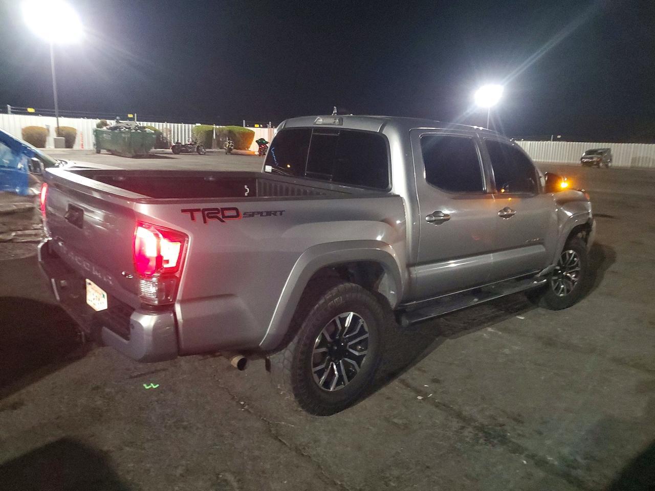 2021 Toyota Tacoma Trd Sport - zdjęcie 3