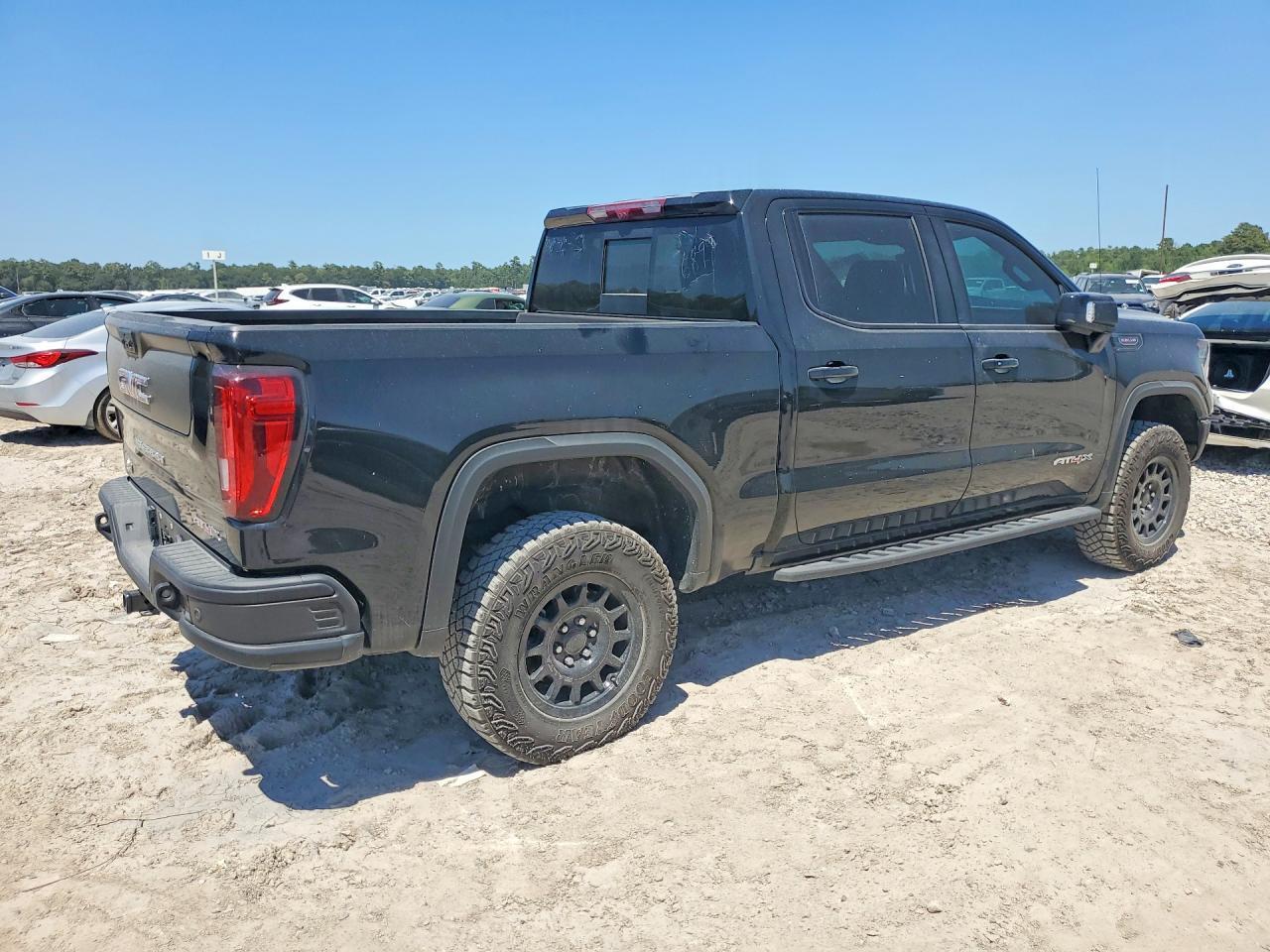 2025 GMC Sierra K1500 At4X - zdjęcie 3