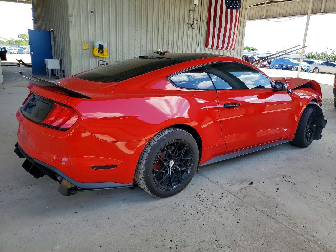2019 Ford Mustang - zdjęcie 3