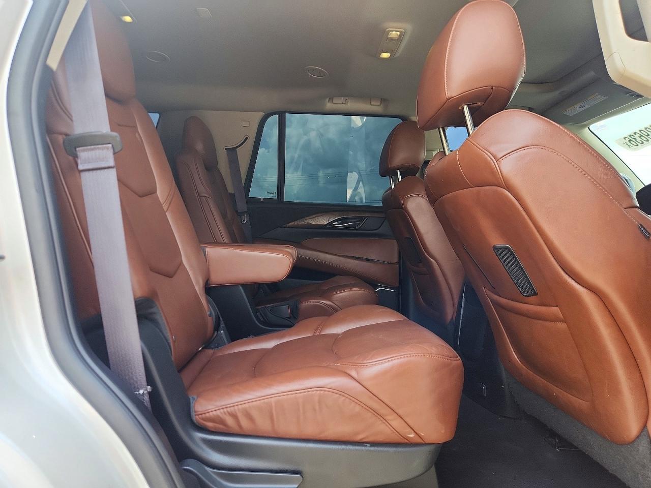 2016 Cadillac Escalade Luxury - zdjęcie 11