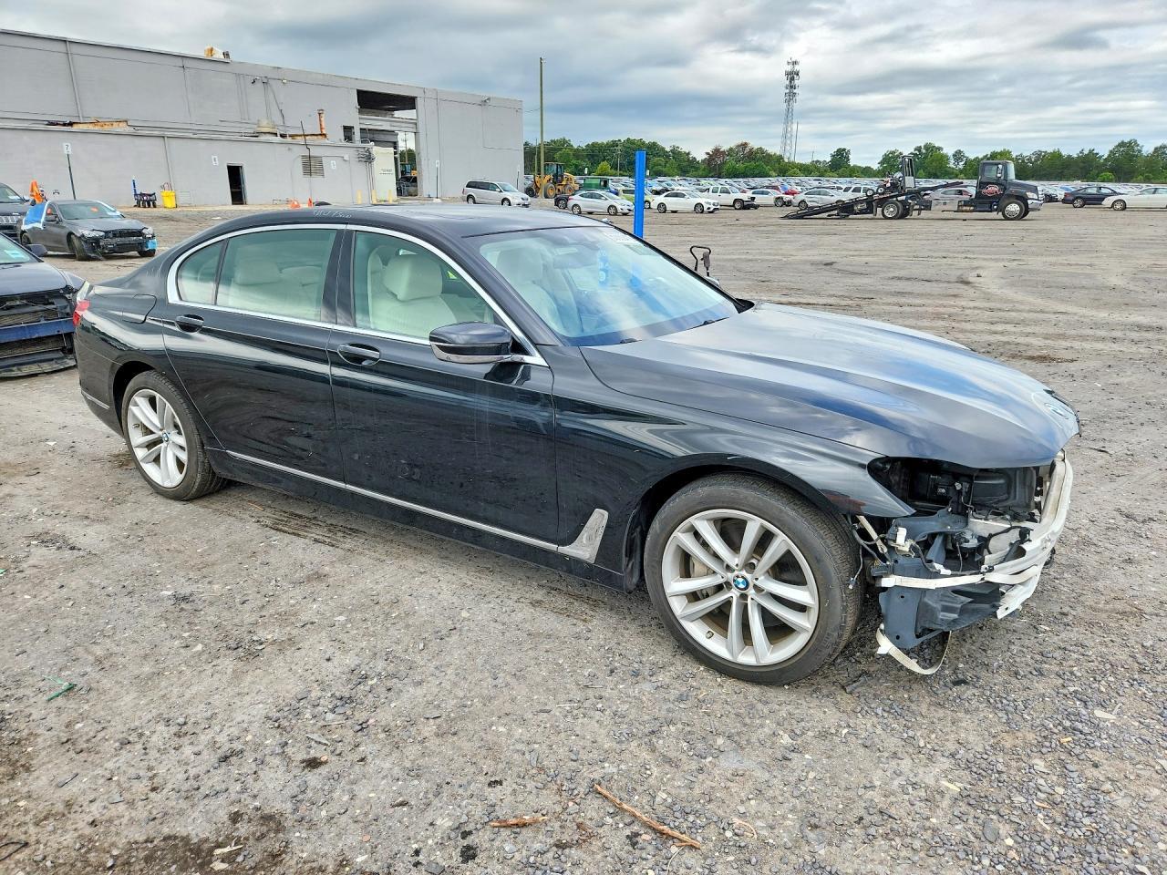 2016 BMW Seria 7 750i - zdjęcie 4