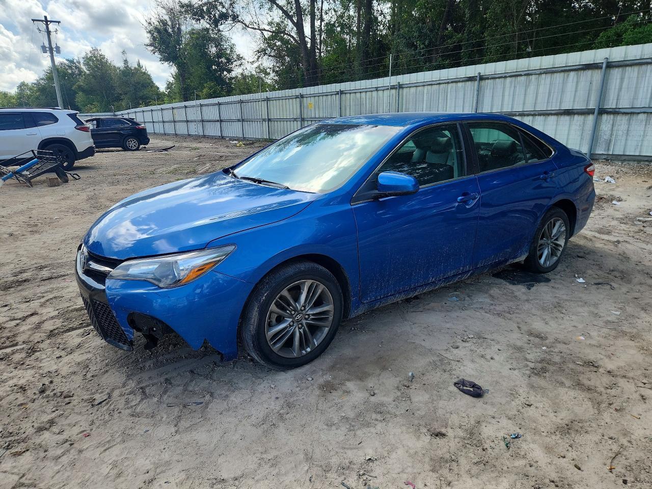 2017 Toyota Camry Se - zdjęcie główne