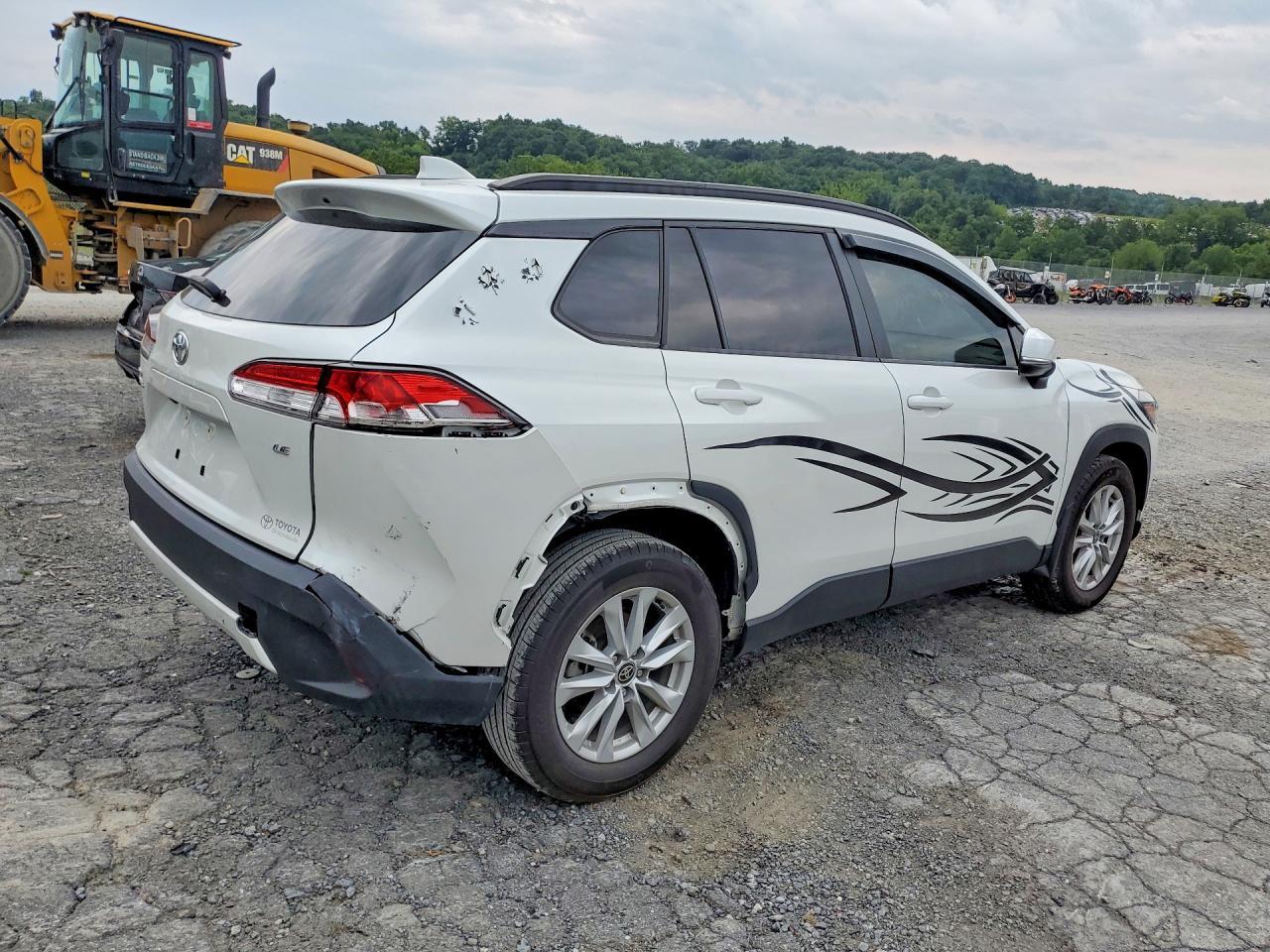 2024 Toyota Corolla Cross Le - zdjęcie 3