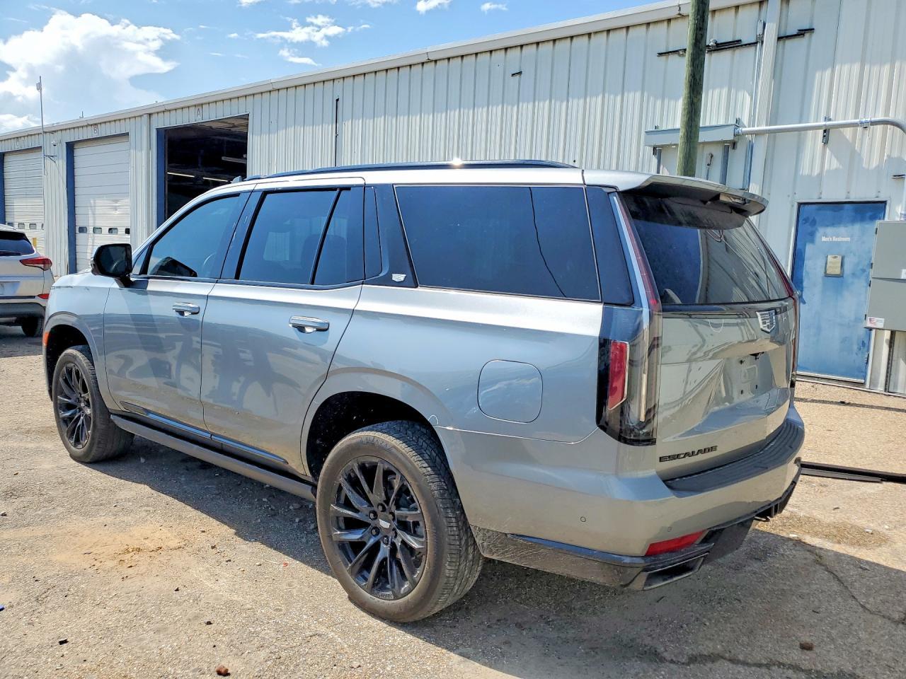 2024 Cadillac Escalade Sport - zdjęcie 2