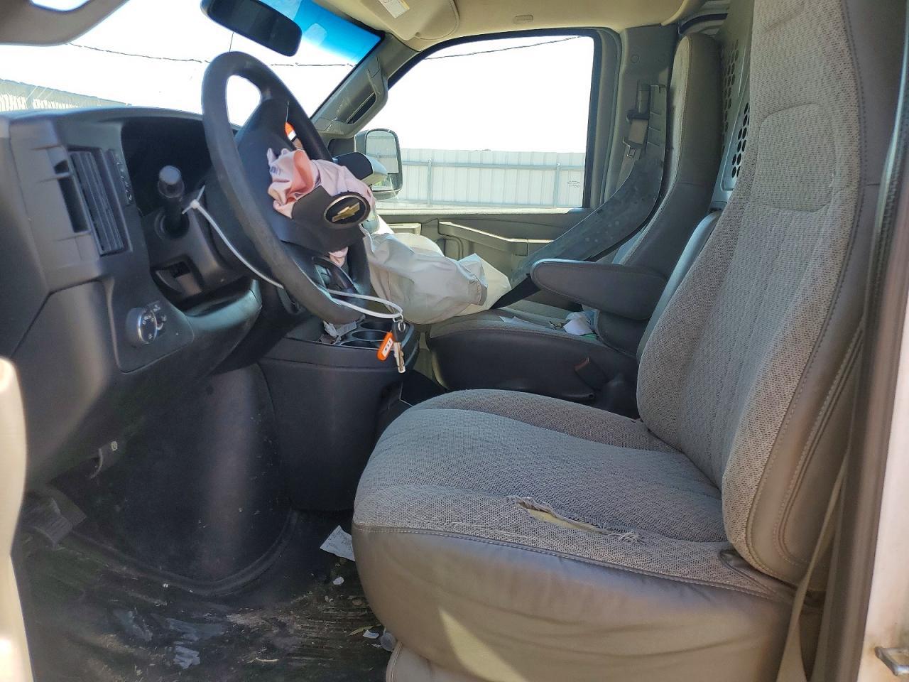2016 Chevrolet Express G2500 - zdjęcie 7