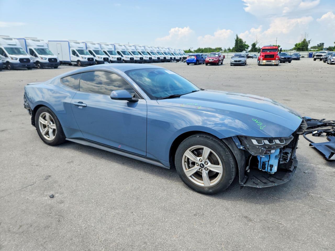 2024 Ford Mustang - zdjęcie 4