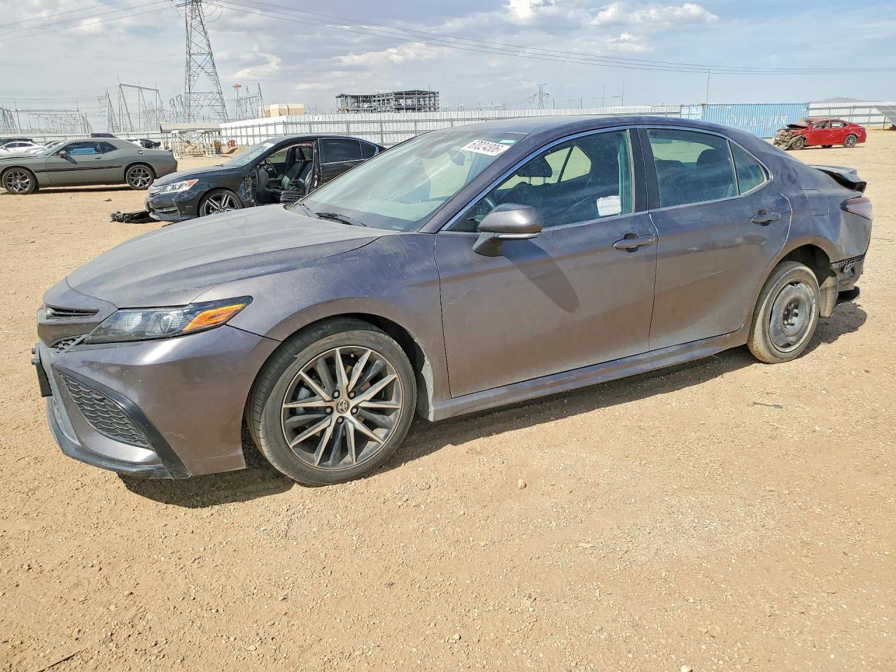 2022 Toyo Camry - zdjęcie główne