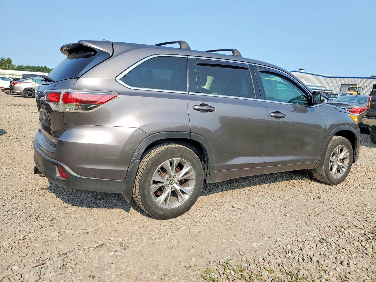 2016 Toyota Highlander Le Plus - zdjęcie 3