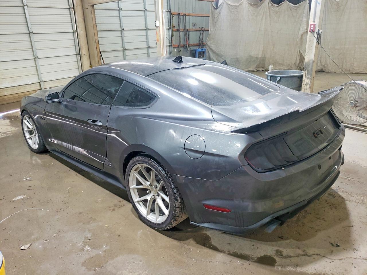 2020 Ford Mustang Gt - zdjęcie 2